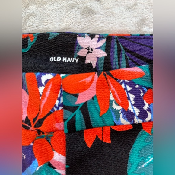 Old Navy Pixie Skinny Pants - Picture 3 of 4